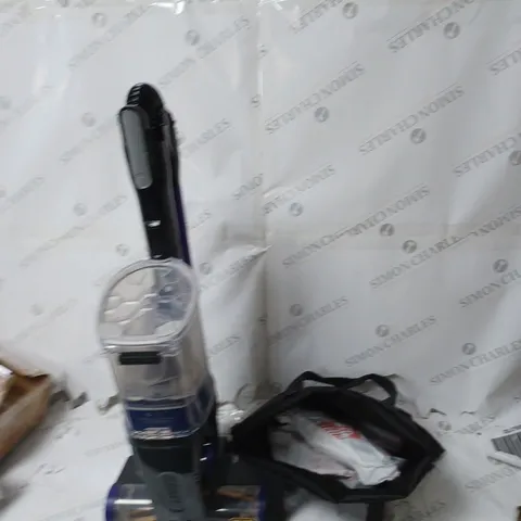 SHARK HOOVER