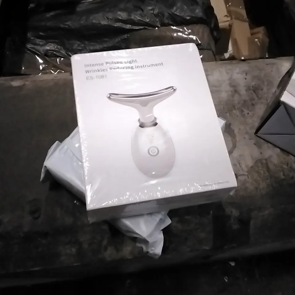 PALLET OF HOUSEHOLD ITEMS TO INCLUDE HAND HELD VACUUM CLEANER, INTENSE PULSED LIGHT WRINKLES REDUCING INSTRUMENT, MINI DESKTOP RANGE HOOD, DIGITAL TRAIL CAMERA AND OTHER ASSORTED ITEMS...