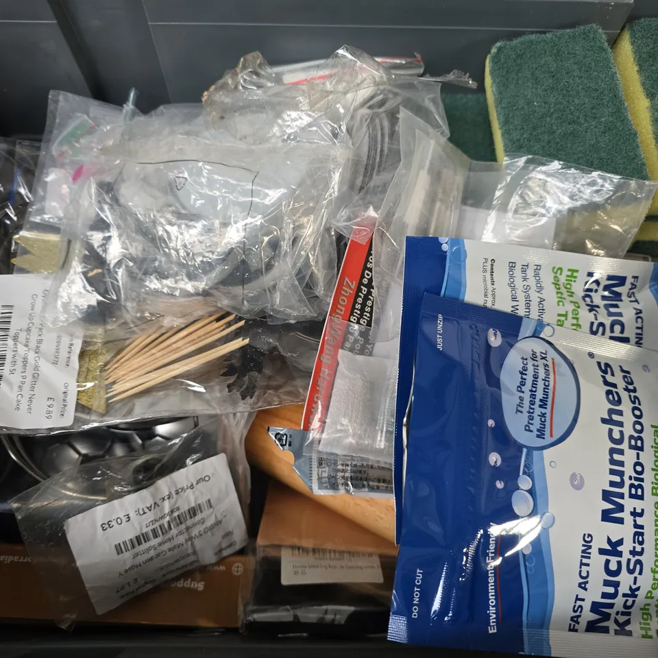 APPROXIMATELY 15 ASSORTED HOUSEHOLD ITEMS TO INCLUDE MUCK MUNCHERS XL, SENATOR BRUSHED BRASS PIPE & SLEEVE KIT, WIRED RIBBON, ETC