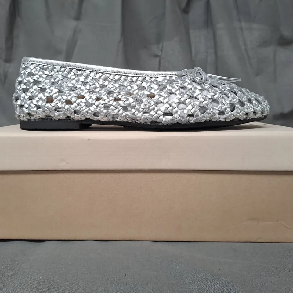BOXED PAIR OF PILCRO SHOES IN METALLIC SILVER EU SIZE 38