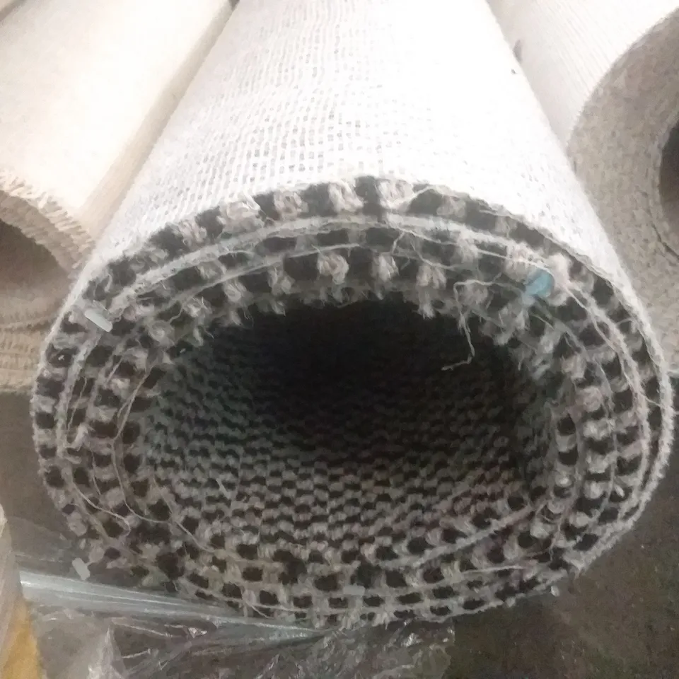 ROLL OF QUALITY DIMENSIONS PLAINS CREAM CARPET APPROXIMATELY 5×2.9M