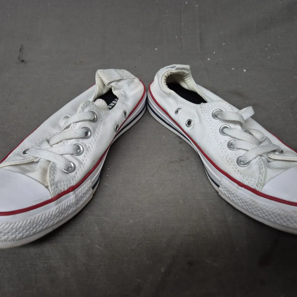 BOXED PAIR OF CONVERSE SHOES IN WHITE UK SIZE 5