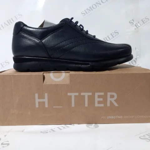 BOXED PAIR OF HOTTER LACE UP SHOES IN NAVY UK SIZE 6