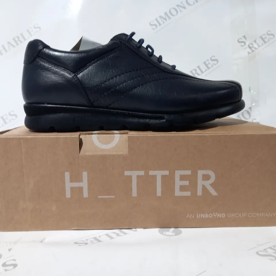 BOXED PAIR OF HOTTER LACE UP SHOES IN NAVY UK SIZE 6