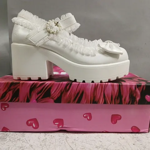 BOXED PAIR OF KOI TIRA RUFFLE MARY JANES PORCELAIN DELIGHTS EDITION IN WHITE SIZE UK 5