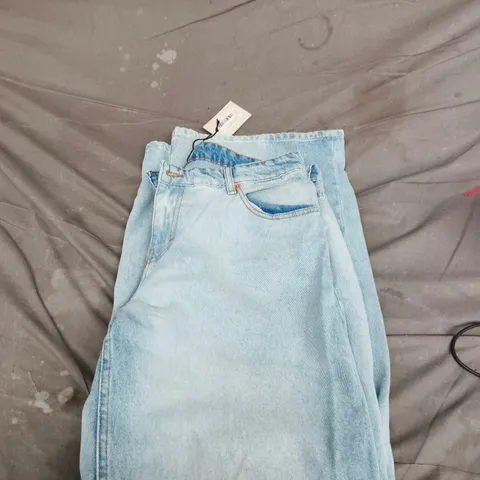 MOTEL WOMEN'S LIGHT-WASH DENIM JEANS – TAG ATTACHED W34 L32