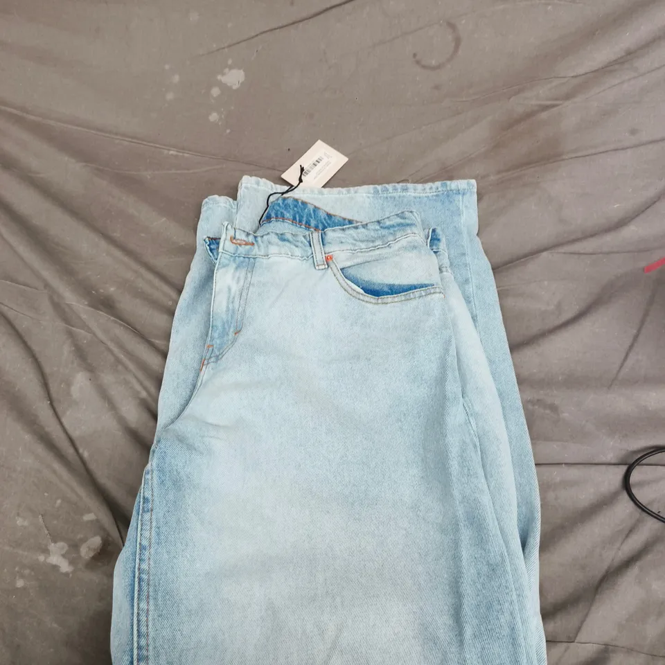 MOTEL WOMEN'S LIGHT-WASH DENIM JEANS – TAG ATTACHED W34 L32