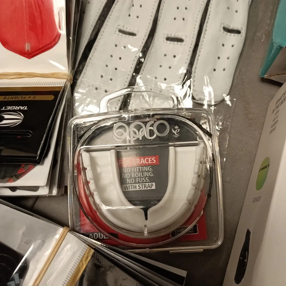 LOT OF 8 ASSORTED SPORTING ITEMS TO INCLUDE SKIPPING ROPES, GUM SHIELD AND ZEPP GOLF 2