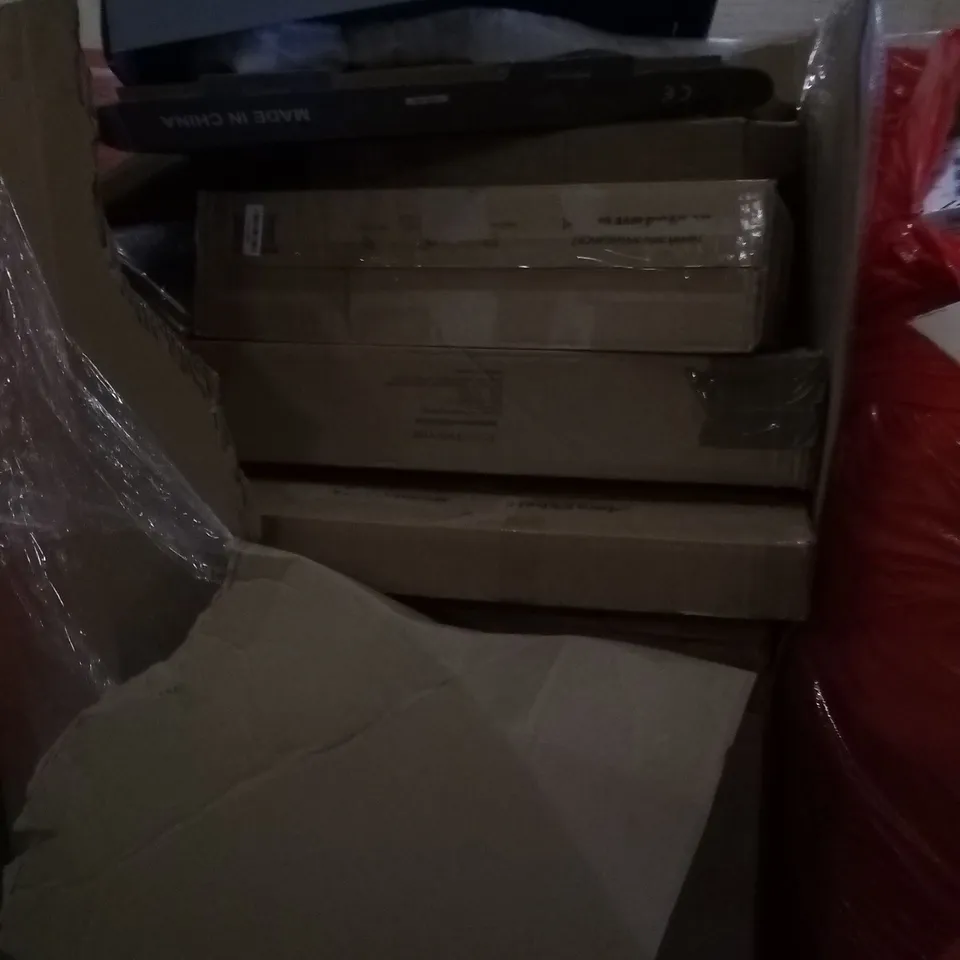 LARGE PALLET OF A SIGNIFICANT QUANTITY OF ASSORTED ITEMS TO INCLUDE DESK RISER AND ANIMAL TRAP