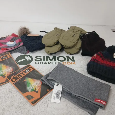 APPROXIMATELY 29 BRAND NEW SNOWBOARDING/SKIING CLOTHING AND ACCESSORIES TO INCLUDE; BARTS MONSTER BEANIE, COAL THE FRENA, SNOWBOARD GLOVES, BOARD WAXES SNOWBOARD FOOTBEDS