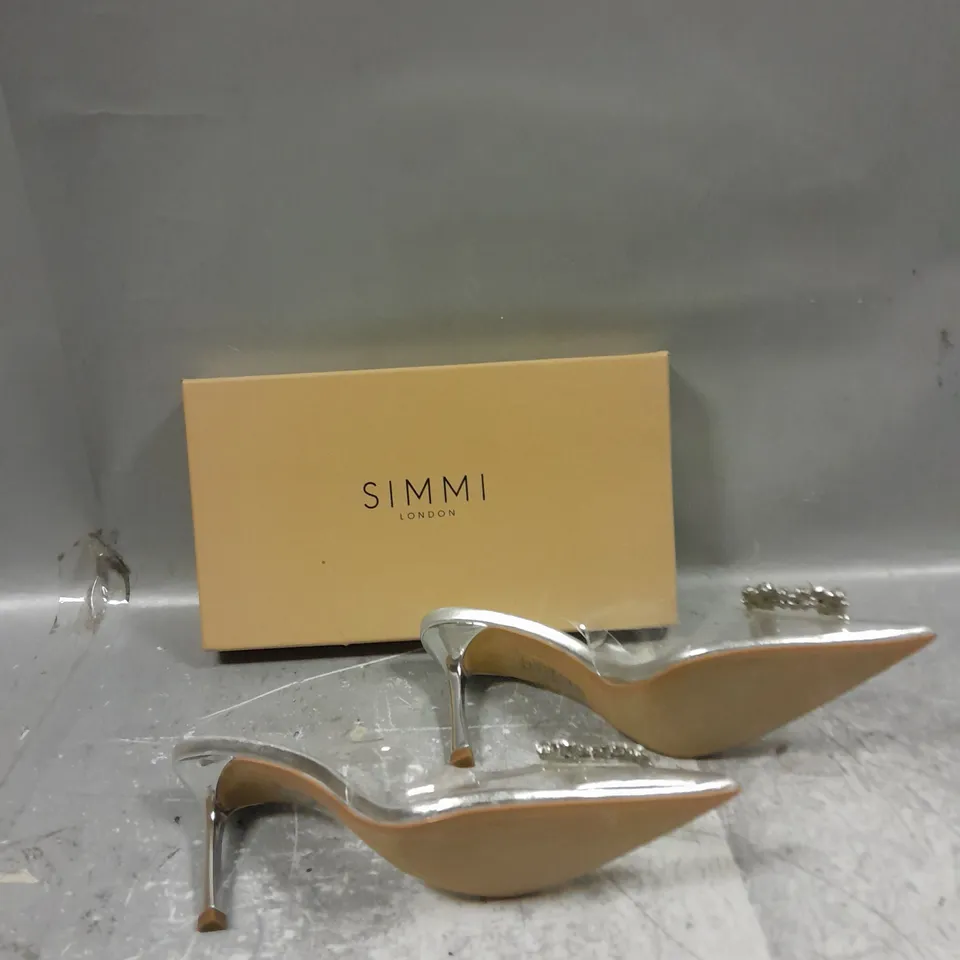 BOXED PAIR OF SIMMI SILVER MIRROR LAYLIN HEEL UK 5