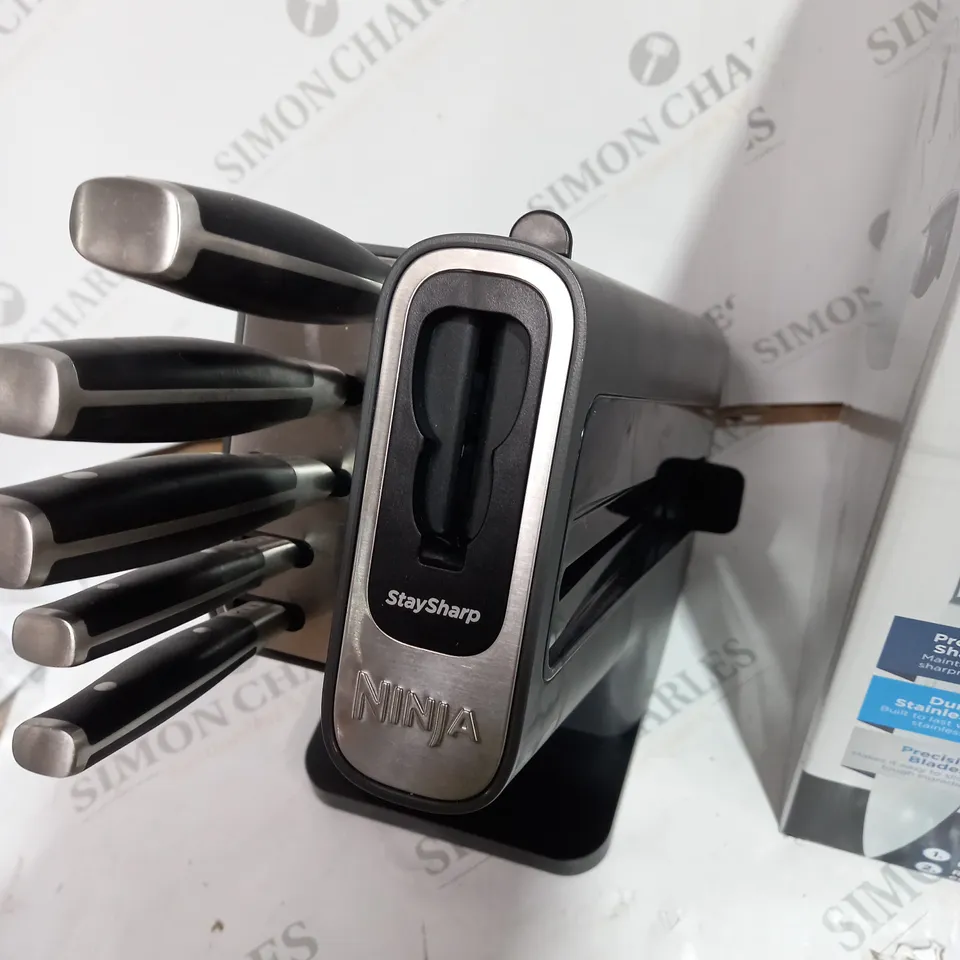 BOXED NINJA FOODI STAYSHARP 5 PIECE KNIFE BLOCK WITH INTEGRATED SHARPENER K32005UK