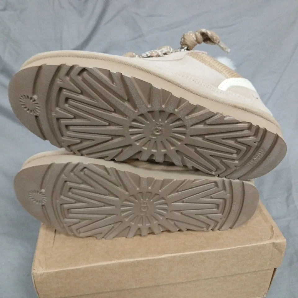 BOXED UGG WOMEN'S BEIGE SHEARLING BOOTS – UK 7