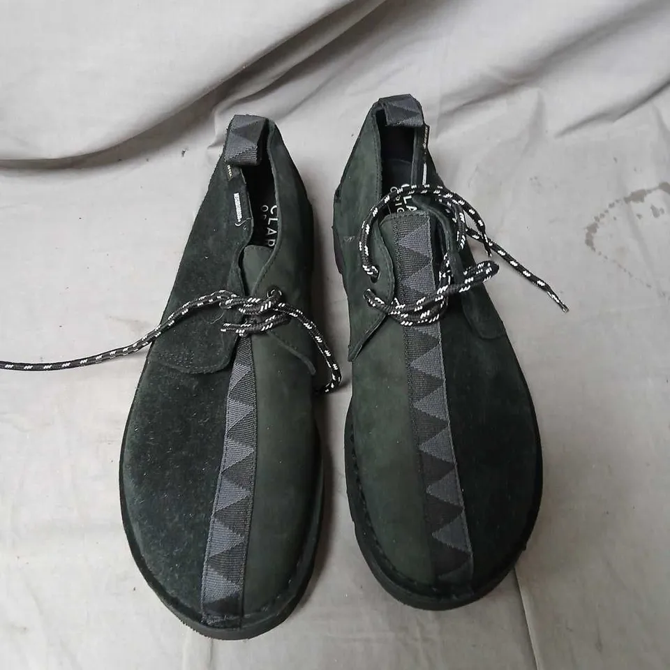 CLARKS ORIGINALS DESERT TREK GTX BOOTS – BLACK/GREEN, UK 9.5 (US 10.5) GORE-TEX