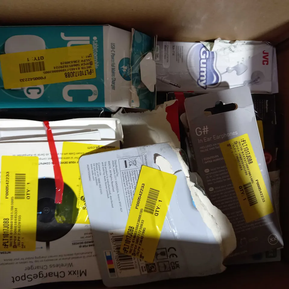 LOT OF APPROXIMATELY 10 ASSORTED HOUSEHOLD ITEMS TO INCLUDE ONN PERSONAL CD PLAYER, ONN TRUE WIRELESS EARBUDS, ASDA TECH EARBUDS INCLUDING MIROPHONE, ETC