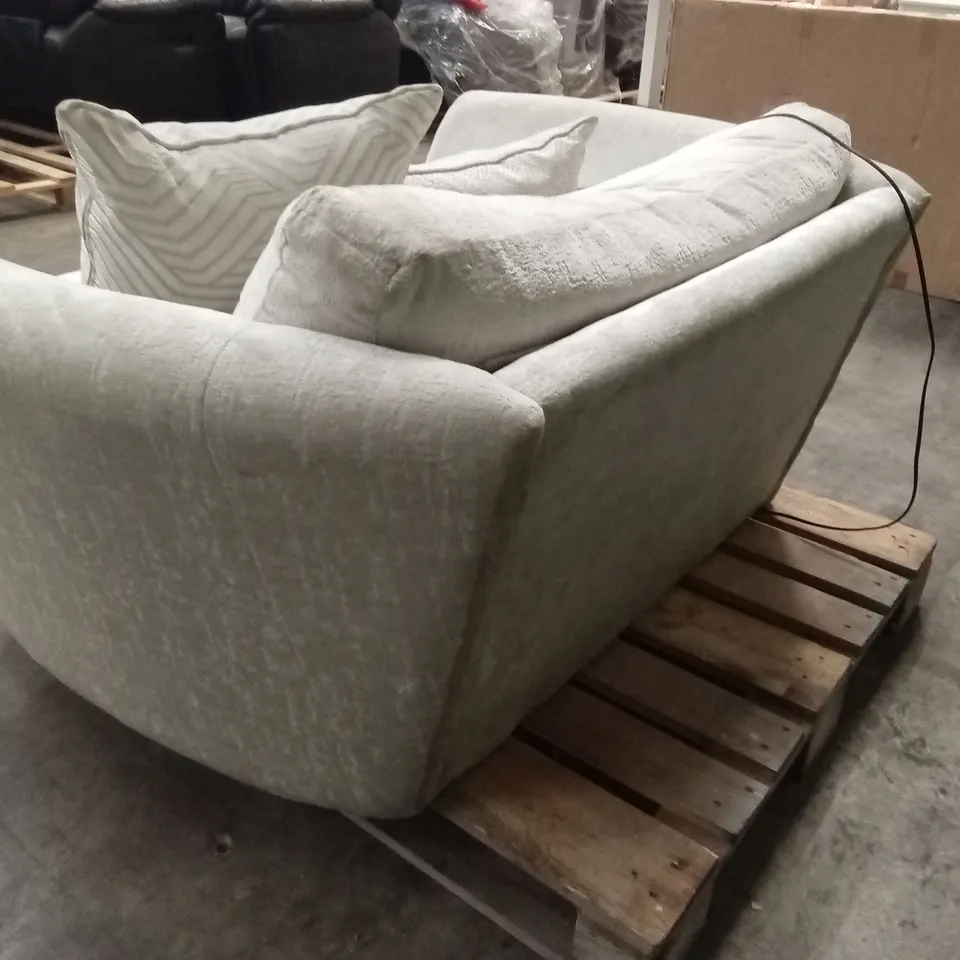 QUALITY DESIGNER FABRIC UPHOLSTERED POWER RECLINER SNUGGLE CHAIR
