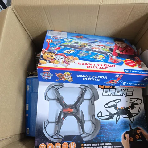 BOX OF APPROXIMATELY 7 ASSORTED TOYS INCLUDING PAW PATRROL GIANT FLOOR PUZZLE AND INDOOR QUAD DRONE 