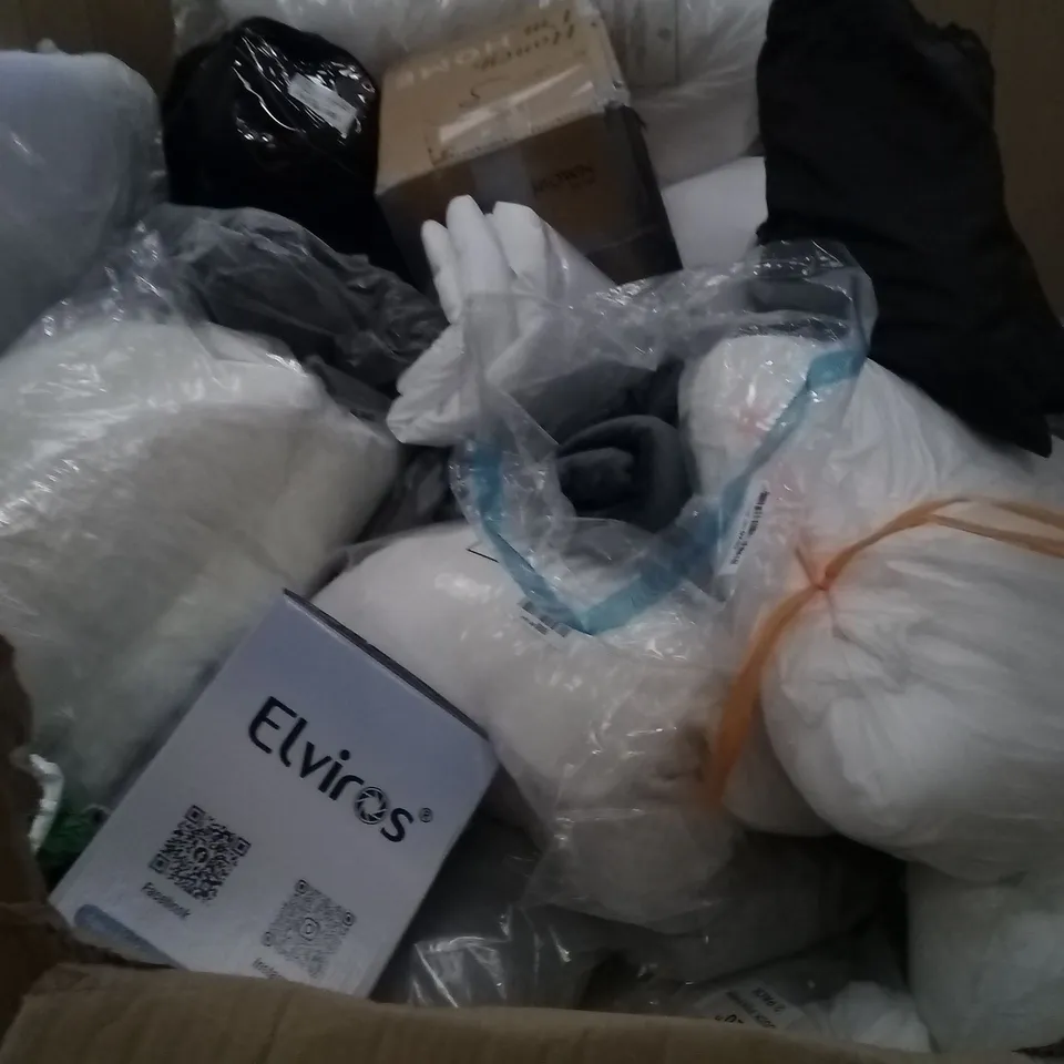 PALLET OF ASSORTED ITEMS INCLUDING ELVIROS MEMORY FOAM CERVICAL PILLOW, FLEXI HOSE, LIGHT EASE PREGNANCY PILLOW, WEIGHTED BLANKET, ORTHOBLOCK ORTHOPEDIC KNEE PILLOW, DERILA PILLOW 