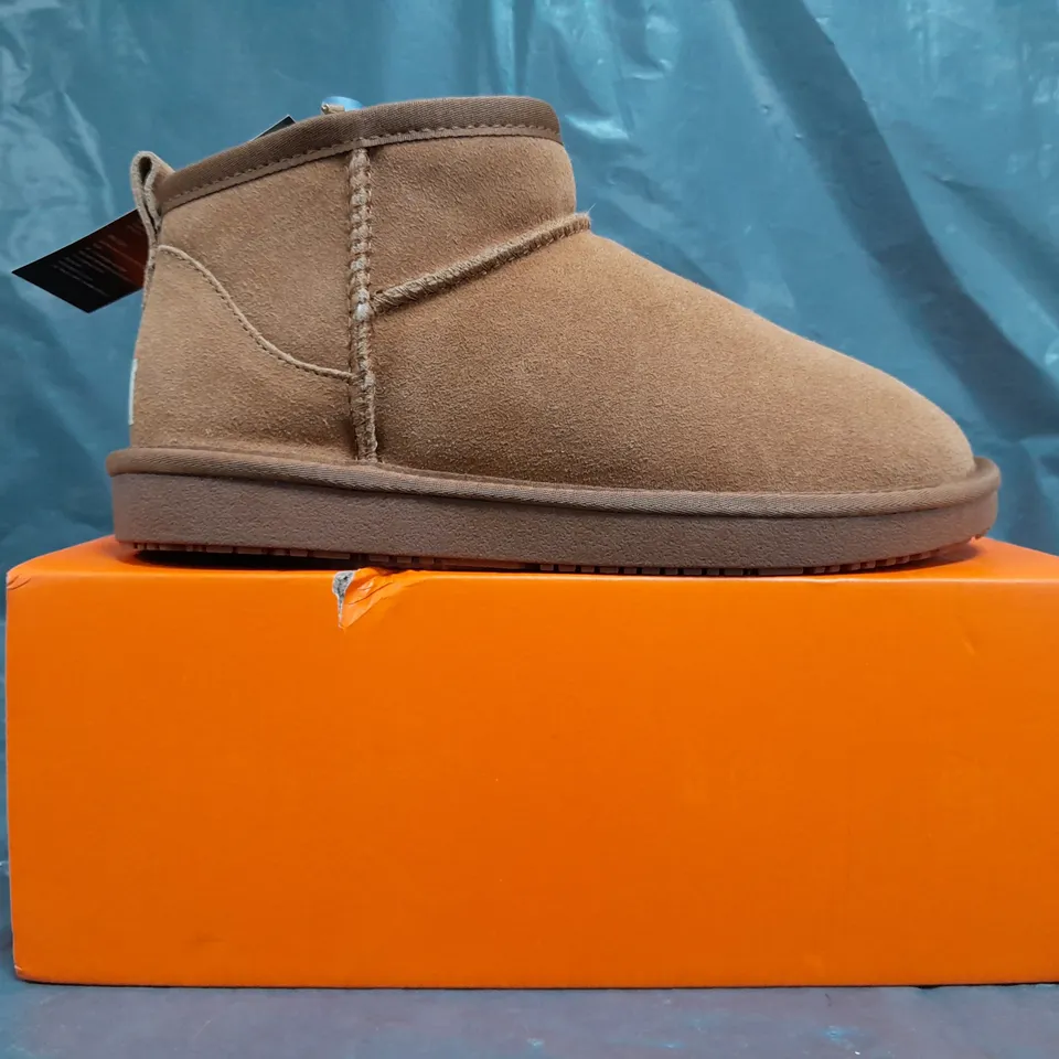 BOXED PAIR OF UGG ULTRA MINI CLASSIC SHOES IN CHESTNUT SIZE UK 6