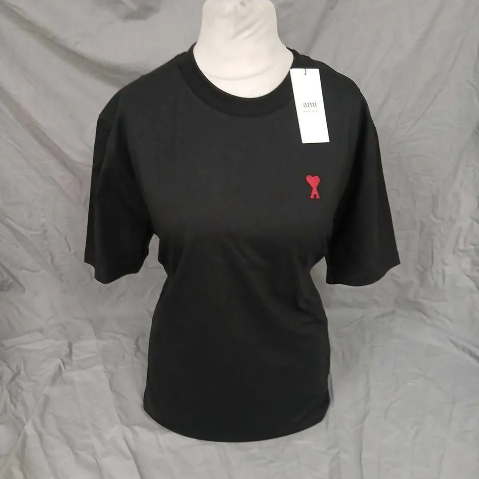 AMI ALEXANDRE MATTIUSSI PARIS BLACK T-SHIRT WITH RED HEART LOGO SIZE M