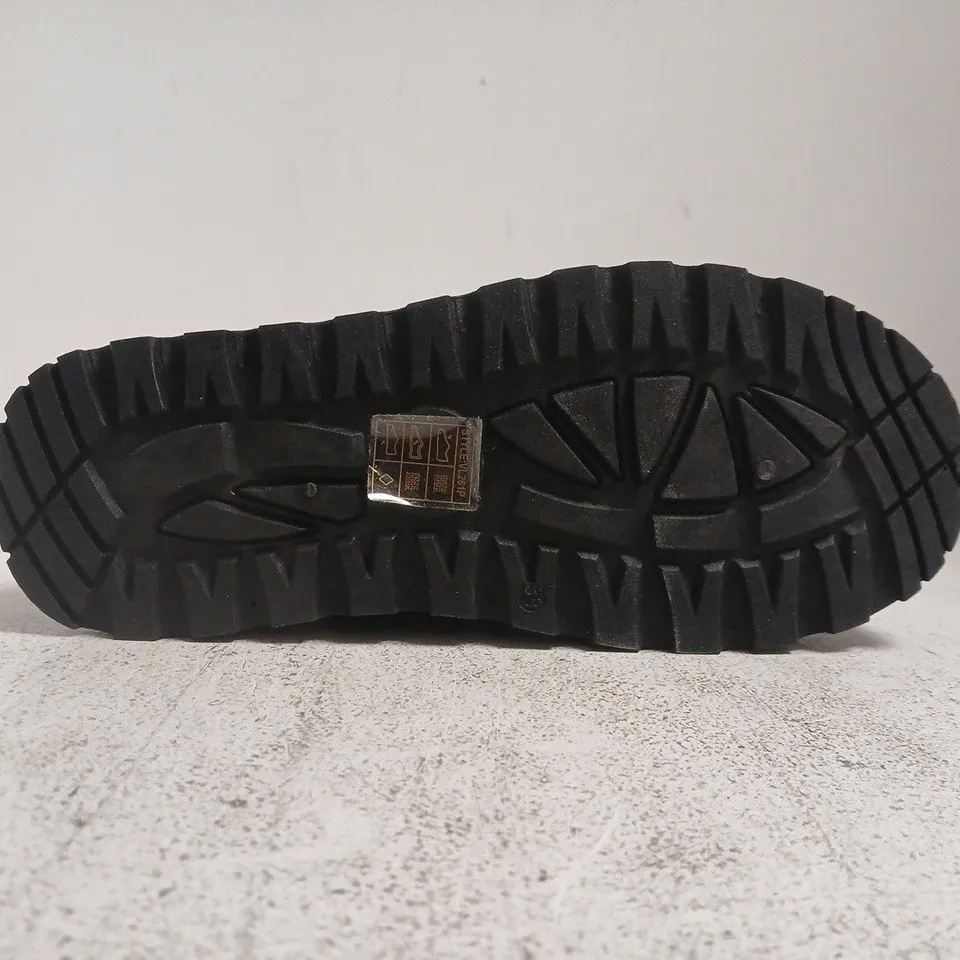 BOXED PAIR OF UGG CHUNKY PLATFORM SHOES IN BLACK SIZE EU 38