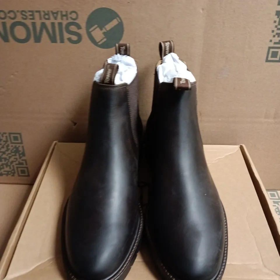 BOXED PAIR OF MEN'S HARBOUR CHELSEA BOOT – DARK BROWN LEATHER - UK SIZE 8