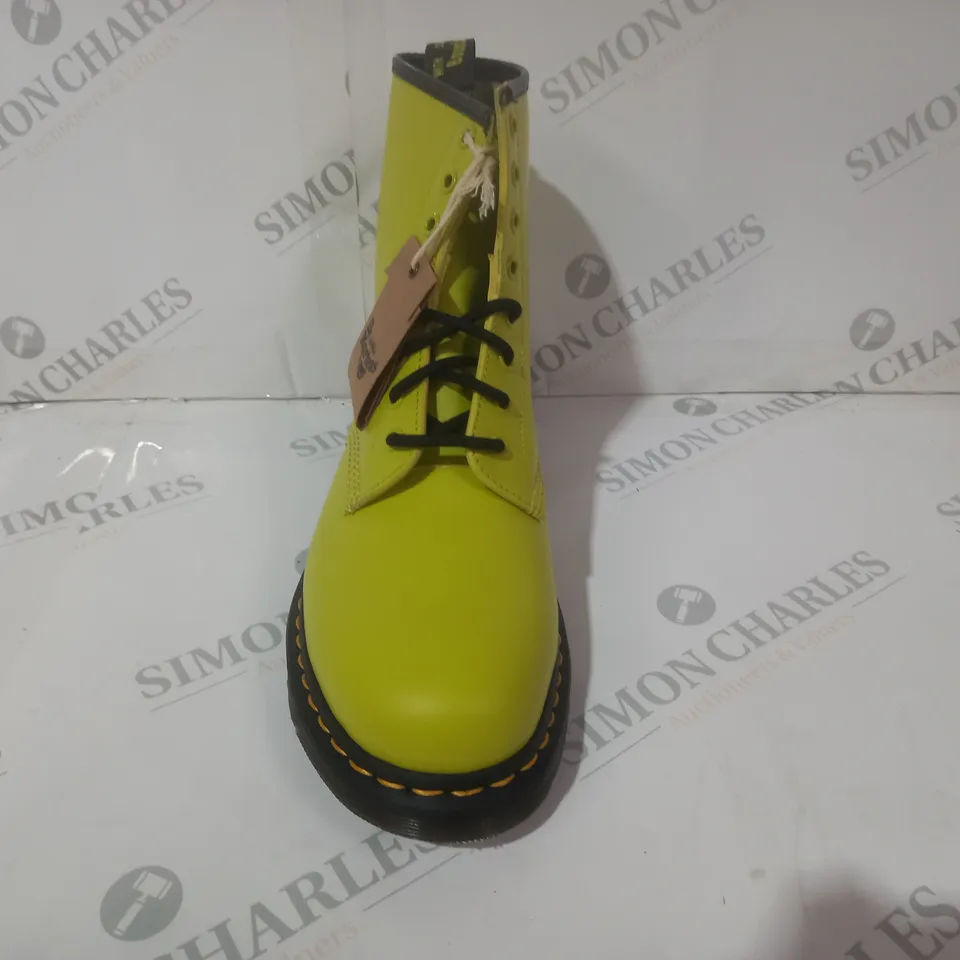 BOXED PAIR OF DR MARTENS 1460 BOOTS IN SULPHUR YELLOW UK SIZE 8