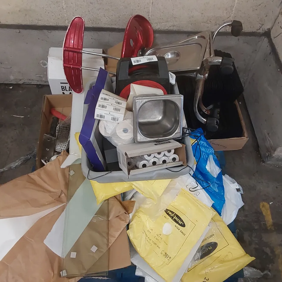PALLET CONTAINING ASSORTED CATERING SUPPLIES ECT