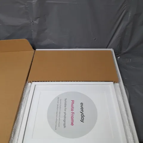 SET OF 3 PHOTO FRAMES WITH MOUNTS - WHITE
