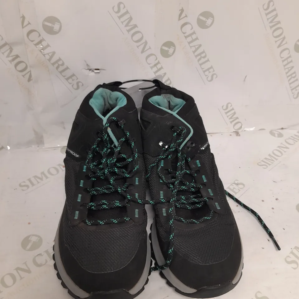 SKETCHERS DISCOVER BOOTS SIZE 7 