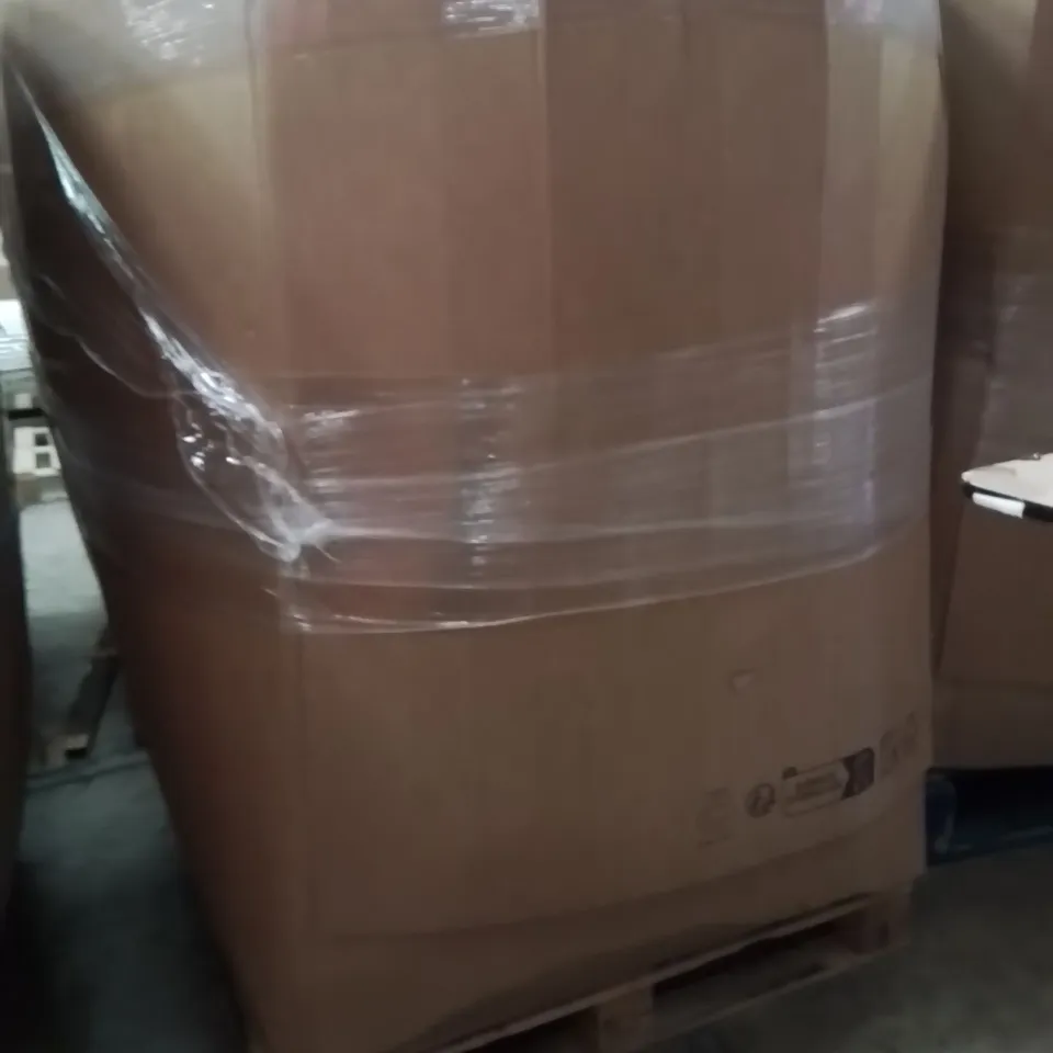PALLET CONTAINING A LARGE QUANTITY OF HOSES 