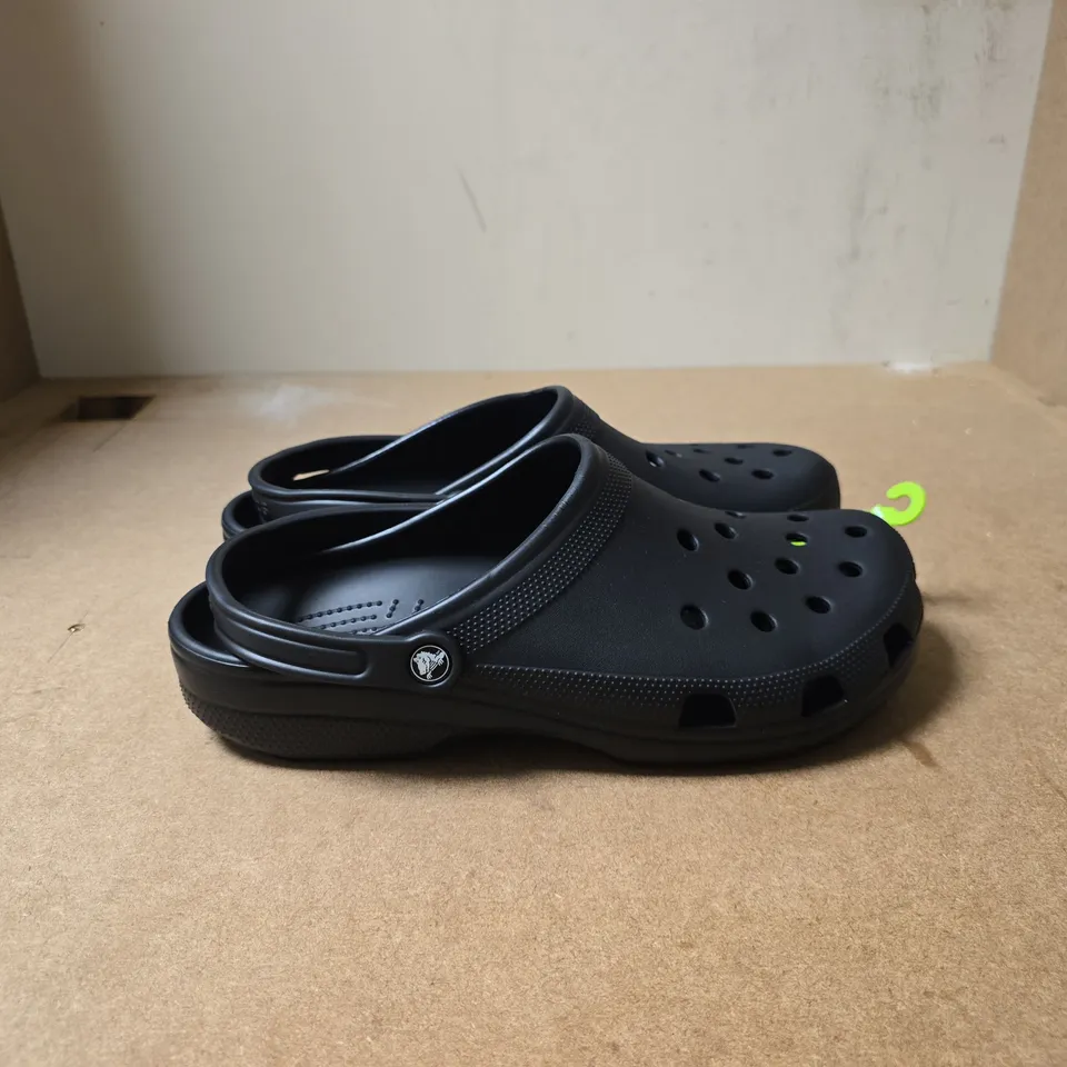 CROCS CLASSIC BLACK UK SIZE M12 UNBOXED TAGGED