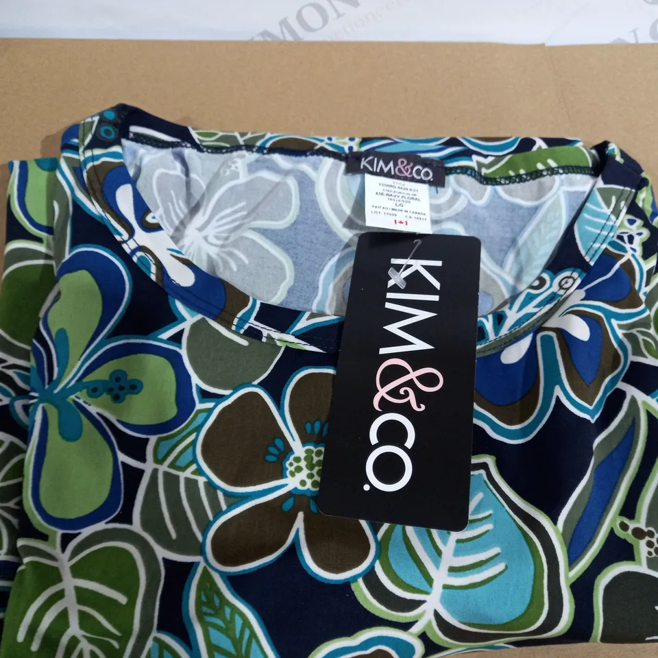 KIM AND CO TOP NAVY FLORAL LARGE