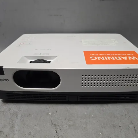 SANYO XGA PROJECTOR 
