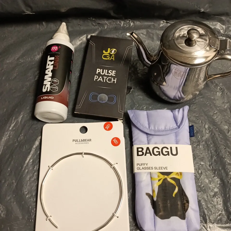 APPROXIMATELY 15 ASSORTED HOUSEHOLD ITEMS TO INCLUDE TEA POT, GLASSES SLEEVE, PULSE PATCH ETC 