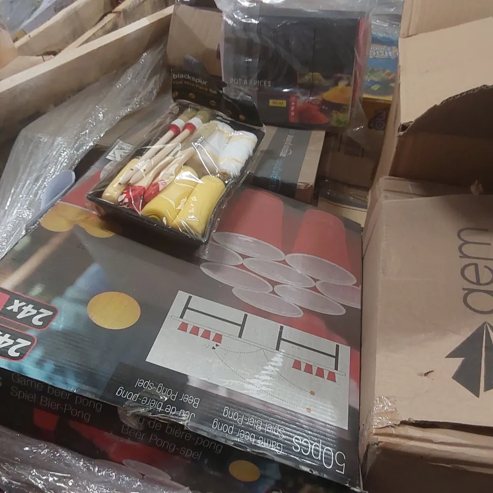 PALLET TO CONTAINING A VERY LARGE QUANTITY OF ASSORTED ITEMS INCLUDING: BLACKSPUR 11PC MINI PAINT SETS, BUBBLE CAMERAS, BAUBLES, REFILLABLE EASTER EGGS ECT