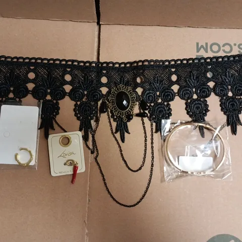 APPROXIMATELY 15 ASSORTED JEWELLERY ITEMS TO INCLUDE CHAINS, WATCHES, EARRINGS, ETC