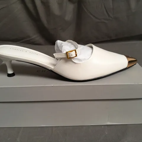 BOXED PAIR OF CHARLES&KIETH WHITE LADIES SHOES SIZE EU40