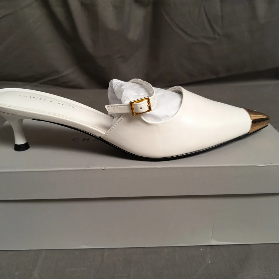 BOXED PAIR OF CHARLES&KIETH WHITE LADIES SHOES SIZE EU40