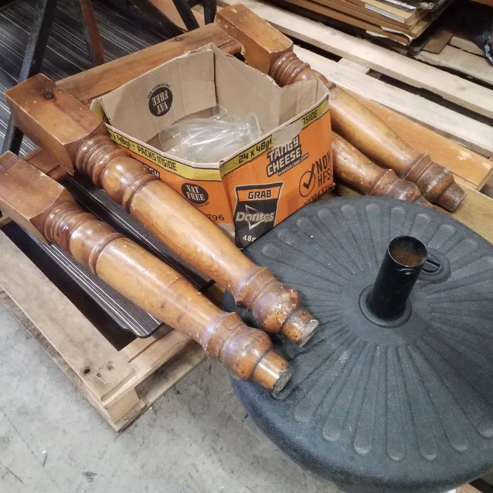 PALLET CONTAINING ASSORTED GLASSES & FURNITURE PARTS 