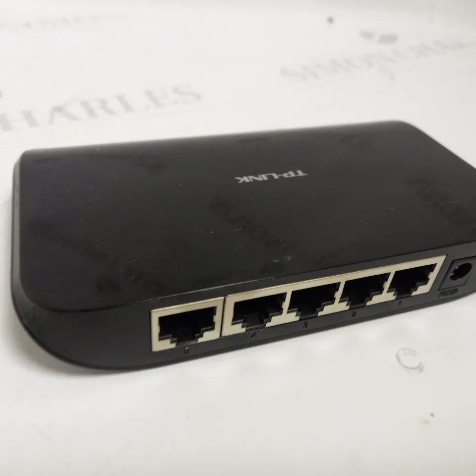 TP-LINK 5 PORT GIGABIT DESKTOP SWITCH