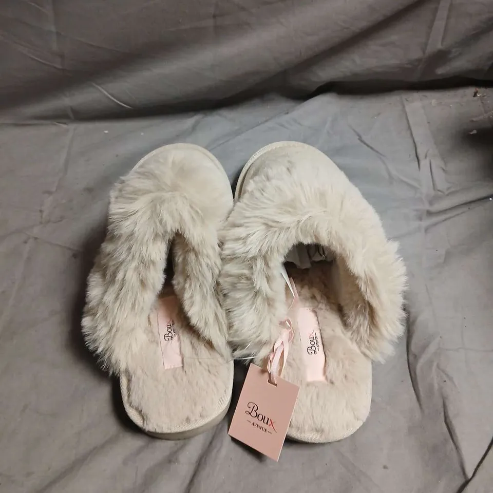 BOUX AVENUE WOMEN'S CREAM FAUX FUR SLIPPERS - SIZE UK 5-6