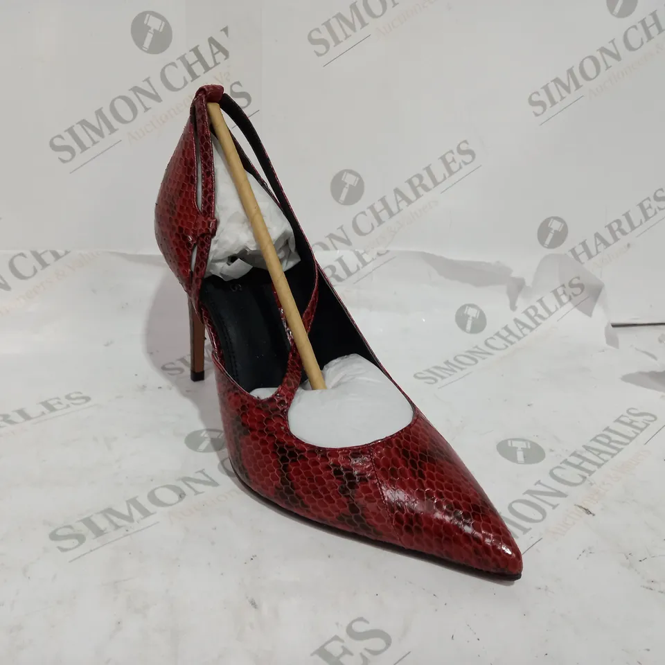 BOXED REISS GENIVEVE BURNT ORANGE HEELS - SIZE 6