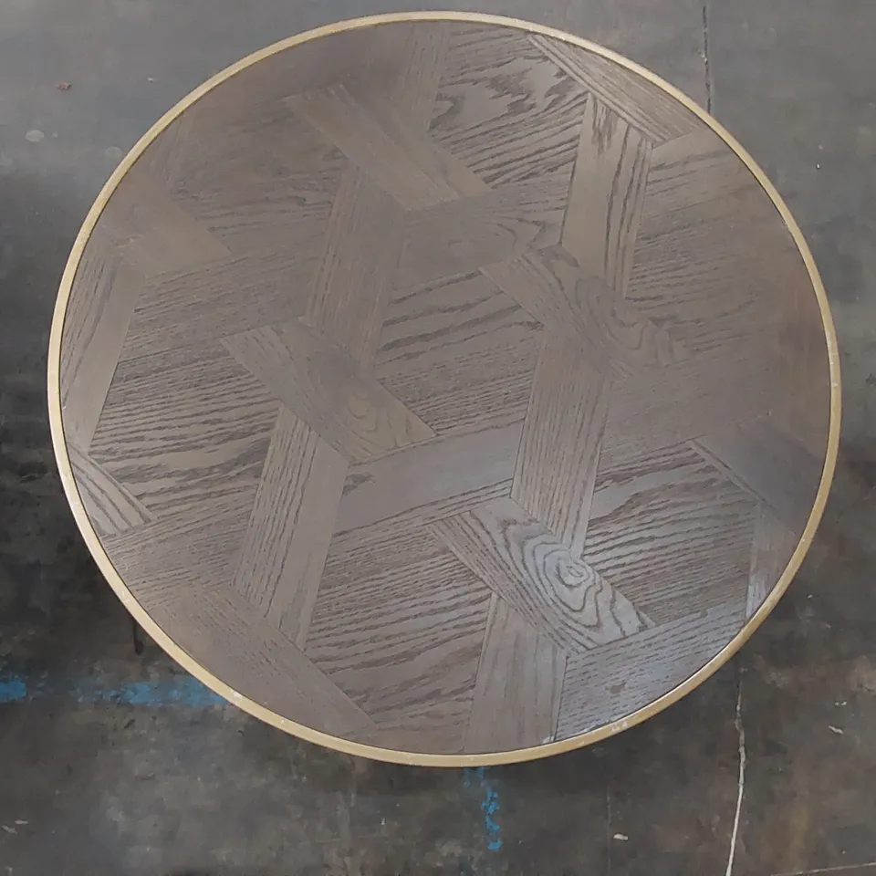 NEST OF COFFEE TABLE // SET OF 2 (2 ITEMS)