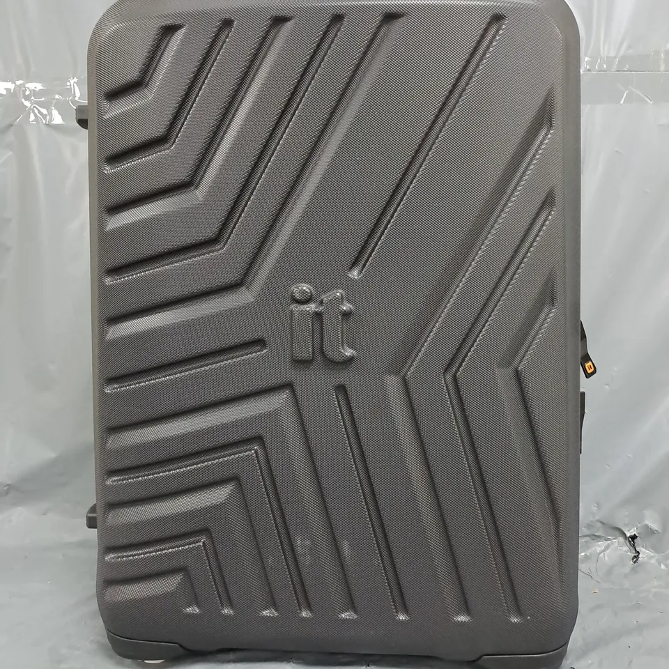 IT LUGGAGE CONVERTIBLE BLACK CABIN SUITCASE WITH REMOVEABLE WHEELS