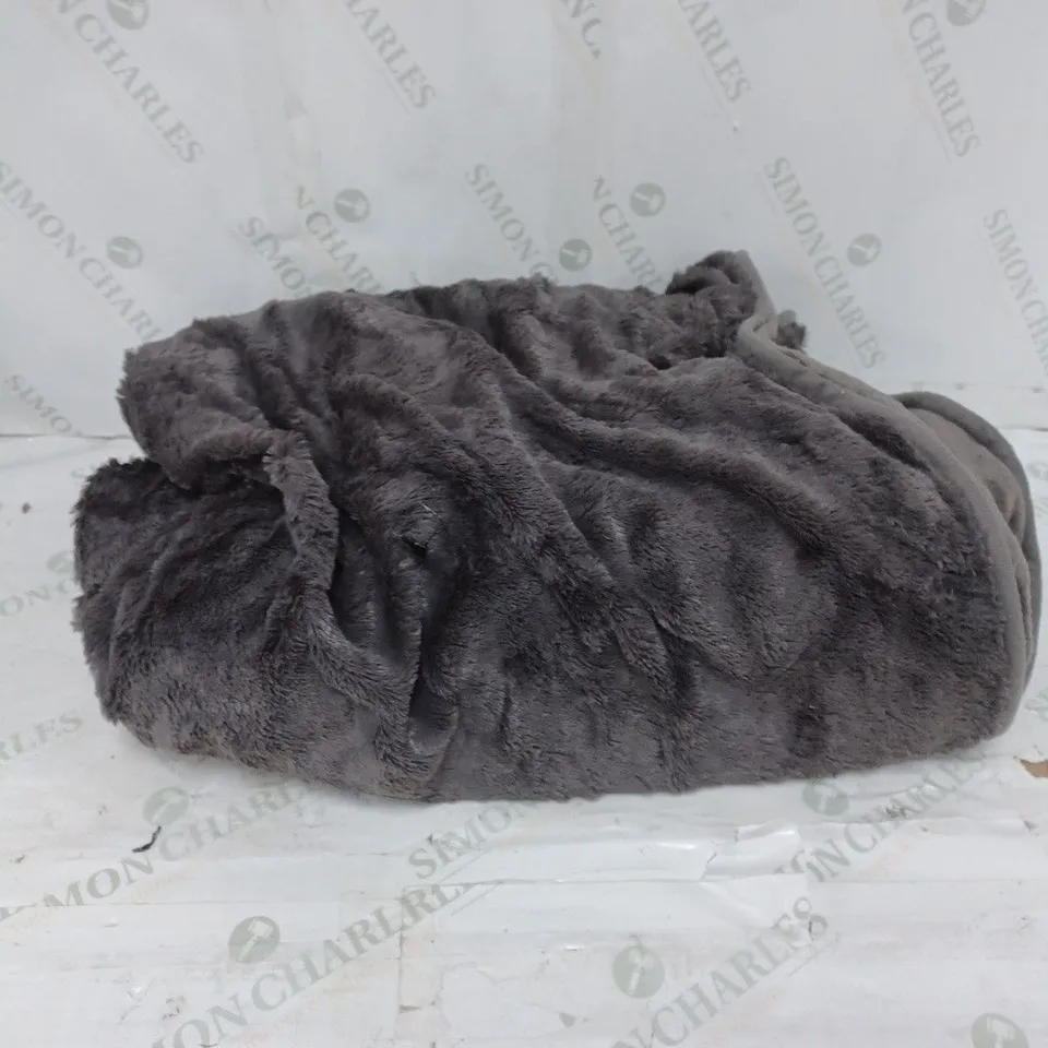 BOXED COZEE HOME VELVETSOFT HEATED THROW IN GREY