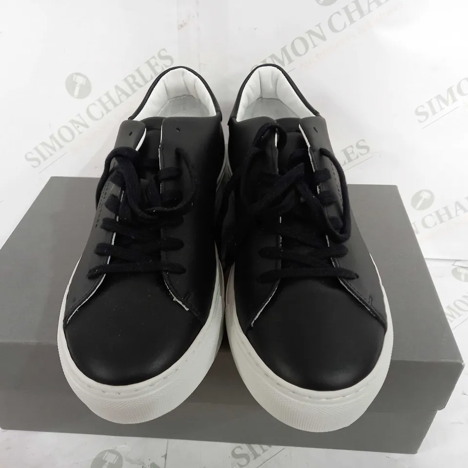 BOXED PAIR OF ALEXANDER LAUDE FAUX LEATHER RAISED LACE UP TRAINERS IN BLACK - EU 46