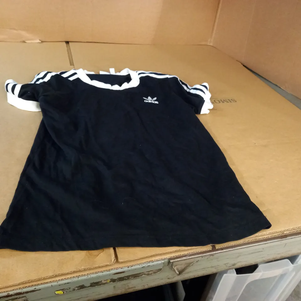 BLACK/WHITE ADIDAS SWEATSHIRT SIZE 10