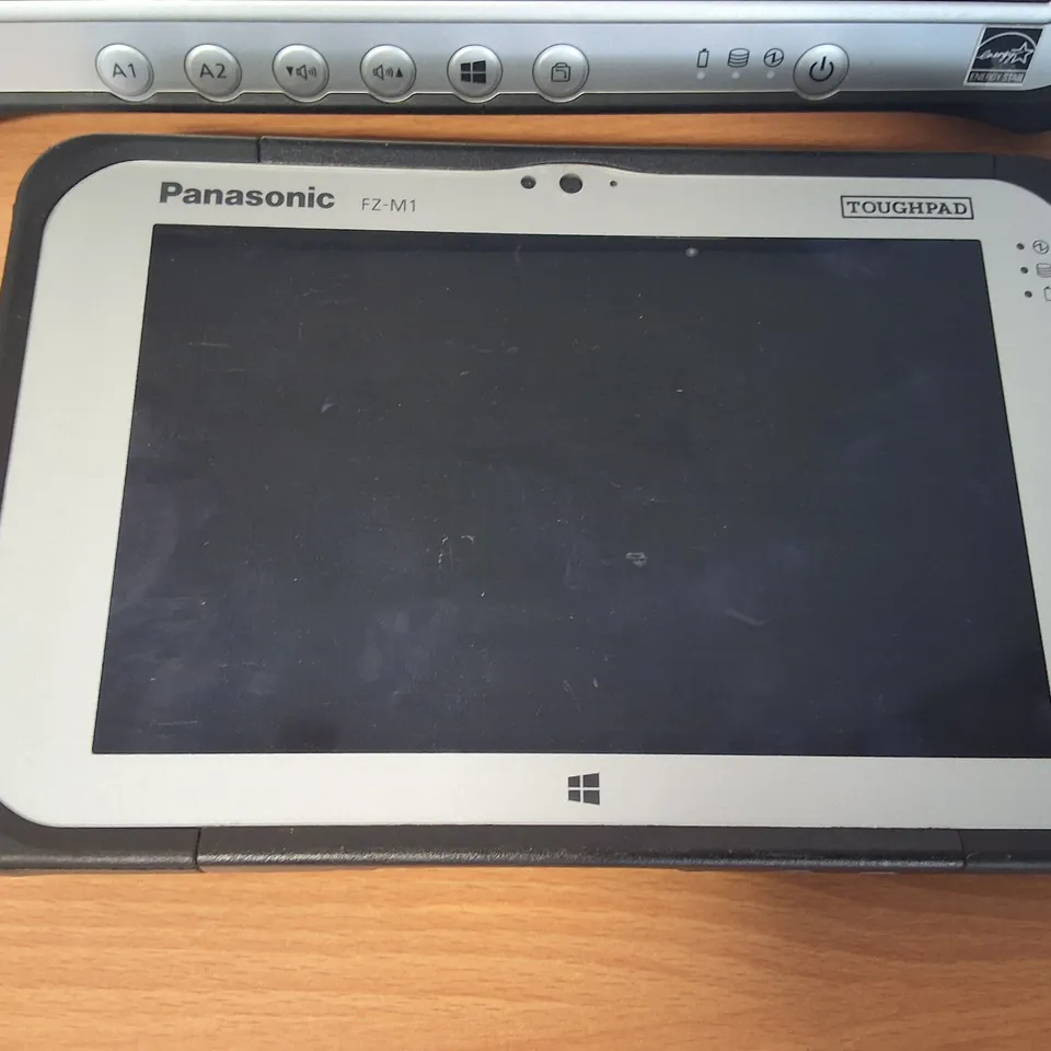 LOT OF 4 PANASONIC TOUGHPAD TABLETS TO INCLUDE FZ-G1 AND FZ-M1
