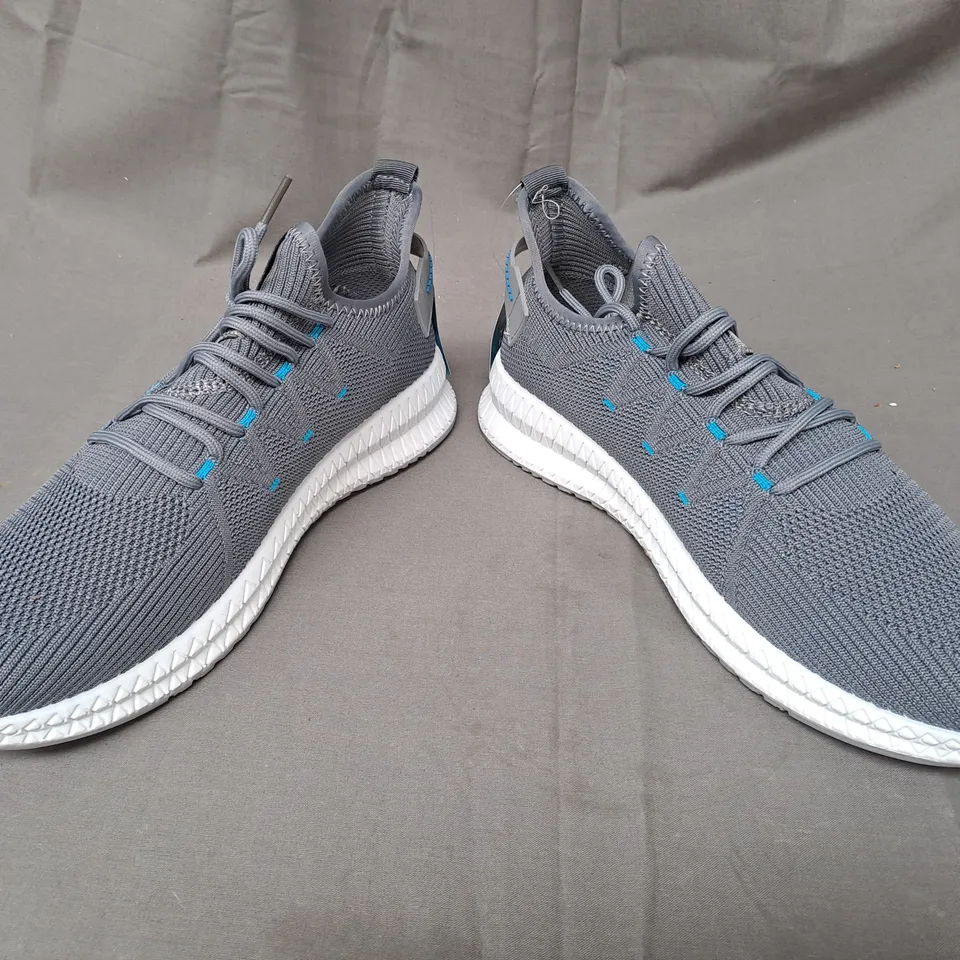 BOXED PAIR OF BXT YOGO FOAM CASUALS KNIT SHOES IN GREY SIZE 10